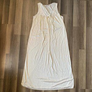 Vintage Vanity Fair White Long Slip Nightgown 100% Nylon Lace Trim Sleeveless